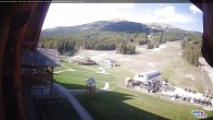 Archived image Webcam Lake Louise: Base Area 16:00