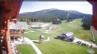 Archived image Webcam Lake Louise: Base Area 08:00