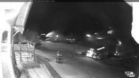 Archived image Webcam Lake Louise: Base Area 17:00