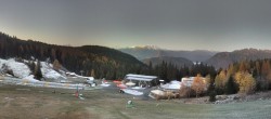 Archived image Webcam Middle station Kanzelhöhe, skiresort Gerlitzen 05:00