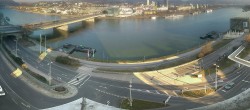 Archiv Foto Webcam Linz: Donaulände und Nibelungenbrücke 07:00