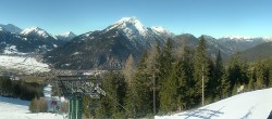 Archived image Webcam 3-chair lift Wettersteinbahnen Ehrwald 11:00