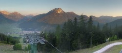Archived image Webcam 3-chair lift Wettersteinbahnen Ehrwald 05:00