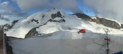 Archived image Webcam View Mountain Restaurant Mittelallalin 06:00