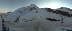 Archiv Foto Webcam Mountain Restaurant Mittelallalin 19:00