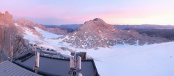 Archived image Panoramic webcam view at the Dachstein Glacier 06:00