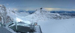 Archiv Foto Webcam Dachstein Gletscher: Panoramablick von der Bergstation 03:00