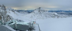 Archiv Foto Webcam Dachstein Gletscher: Panoramablick von der Bergstation 05:00