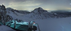 Archiv Foto Webcam Dachstein Gletscher: Panoramablick von der Bergstation 17:00