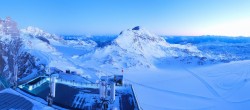 Archived image Panoramic webcam view at the Dachstein Glacier 06:00