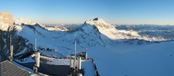 Archiv Foto Webcam Dachstein Gletscher: Panoramablick von der Bergstation 07:00