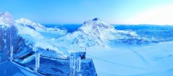 Archiv Foto Webcam Dachstein Gletscher: Panoramablick von der Bergstation 06:00