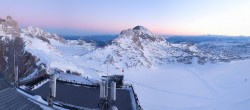 Archiv Foto Webcam Dachstein Gletscher: Panoramablick von der Bergstation 06:00