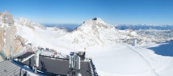 Archiv Foto Webcam Dachstein Gletscher: Panoramablick von der Bergstation 09:00