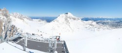 Archiv Foto Webcam Dachstein Gletscher: Panoramablick von der Bergstation 09:00