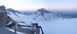 Archiv Foto Webcam Dachstein Gletscher: Panoramablick von der Bergstation 19:00