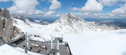 Archiv Foto Webcam Dachstein Gletscher: Panoramablick von der Bergstation 13:00