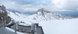 Archiv Foto Webcam Dachstein Gletscher: Panoramablick von der Bergstation 06:00