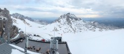 Archiv Foto Webcam Dachstein Gletscher: Panoramablick von der Bergstation 06:00