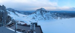 Archiv Foto Webcam Dachstein Gletscher: Panoramablick von der Bergstation 19:00
