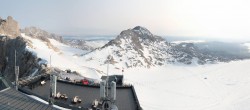 Archiv Foto Webcam Dachstein Gletscher: Panoramablick von der Bergstation 06:00