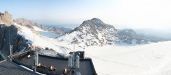 Archiv Foto Webcam Dachstein Gletscher: Panoramablick von der Bergstation 05:00