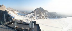 Archiv Foto Webcam Dachstein Gletscher: Panoramablick von der Bergstation 05:00