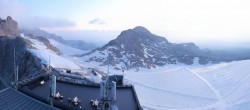 Archiv Foto Webcam Dachstein Gletscher: Panoramablick von der Bergstation 03:00