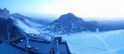Archiv Foto Webcam Dachstein Gletscher: Panoramablick von der Bergstation 03:00