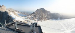 Archiv Foto Webcam Dachstein Gletscher: Panoramablick von der Bergstation 05:00