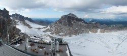 Archiv Foto Webcam Dachstein Gletscher: Panoramablick von der Bergstation 17:00