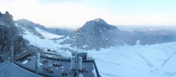 Archiv Foto Webcam Dachstein Gletscher: Panoramablick von der Bergstation 19:00