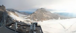 Archiv Foto Webcam Dachstein Gletscher: Panoramablick von der Bergstation 05:00