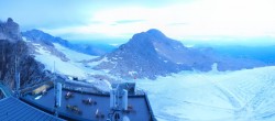 Archiv Foto Webcam Dachstein Gletscher: Panoramablick von der Bergstation 03:00