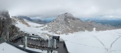 Archiv Foto Webcam Dachstein Gletscher: Panoramablick von der Bergstation 13:00