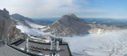 Archived image Panoramic webcam view at the Dachstein Glacier 17:00