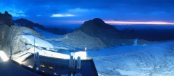 Archiv Foto Webcam Dachstein Gletscher: Panoramablick von der Bergstation 03:00