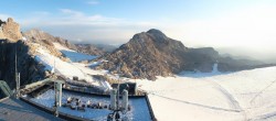 Archiv Foto Webcam Dachstein Gletscher: Panoramablick von der Bergstation 05:00