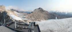 Archiv Foto Webcam Dachstein Gletscher: Panoramablick von der Bergstation 07:00