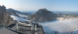Archiv Foto Webcam Dachstein Gletscher: Panoramablick von der Bergstation 17:00