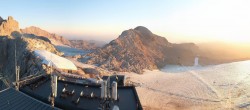 Archiv Foto Webcam Dachstein Gletscher: Panoramablick von der Bergstation 05:00
