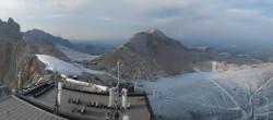Archiv Foto Webcam Dachstein Gletscher: Panoramablick von der Bergstation 17:00