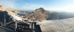 Archiv Foto Webcam Dachstein Gletscher: Panoramablick von der Bergstation 06:00