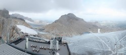 Archiv Foto Webcam Dachstein Gletscher: Panoramablick von der Bergstation 13:00
