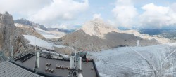 Archiv Foto Webcam Dachstein Gletscher: Panoramablick von der Bergstation 13:00