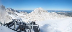 Archiv Foto Webcam Dachstein Gletscher: Panoramablick von der Bergstation 13:00