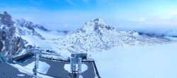 Archiv Foto Webcam Dachstein Gletscher: Panoramablick von der Bergstation 05:00