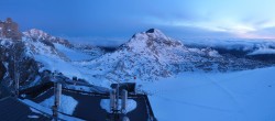 Archiv Foto Webcam Dachstein Gletscher: Panoramablick von der Bergstation 06:00