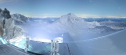 Archiv Foto Webcam Dachstein Gletscher: Panoramablick von der Bergstation 17:00