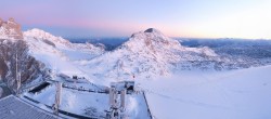 Archiv Foto Webcam Dachstein Gletscher: Panoramablick von der Bergstation 05:00